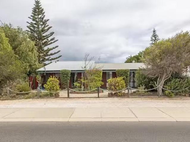 Cheap 2 Coubrough Place, Jurien Bay, WA 6516