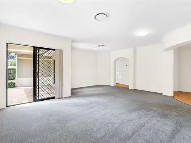 Deal! 2 Gumview Place, Molendinar, QLD 4214