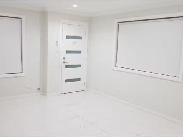 Unique 2 Glenview Grove, GLENDENNING House for rent Listed by.