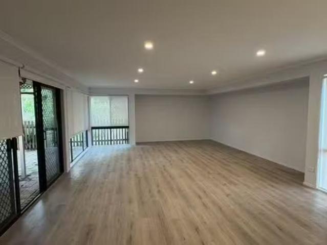 Cozy 2 Lionheart Street, Forestdale, QLD 4118