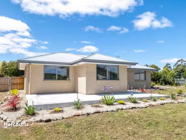 Nice 2 Pulfers Road, DOVER, TAS 7117 House for Rent