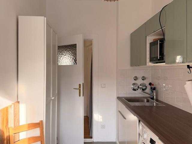 Charming 2 Room Apartment in a Quiet Location, Berlin Amsterdam Apartments for Rent