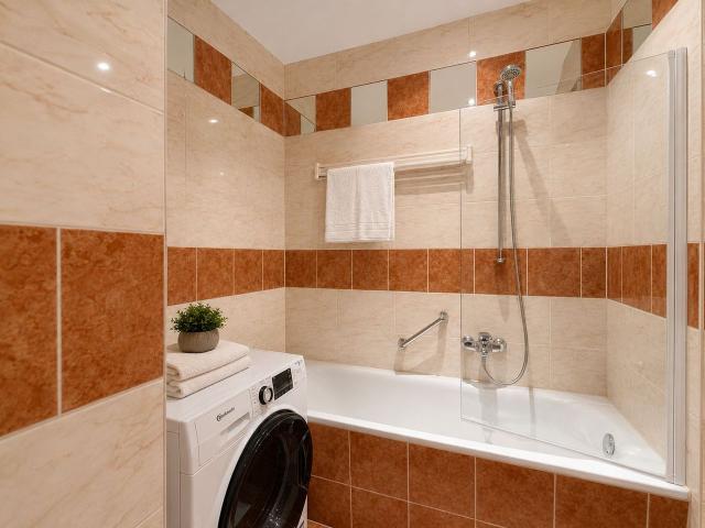 Charming 2 Room Apartment with Balcony & Cozy Living Atmosphere, Chemnitz Amsterdam Apartments for Rent