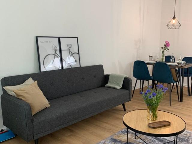 Charming 2 Room Apartment with Balcony near the Spree in Oberschöneweide