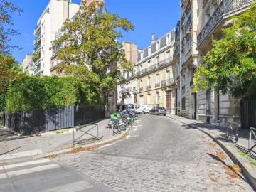 Charming 2 room studio near the Eiffel Tower!, Paris Amsterdam Apartments for Rent