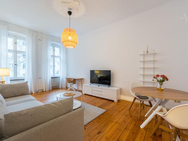 Charming 2 Room Period Apartment with Balcony in Berlin Wedding