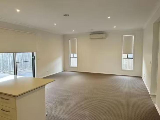 Rental! 2 Silverstone Drive, Cowes, VIC 3922
