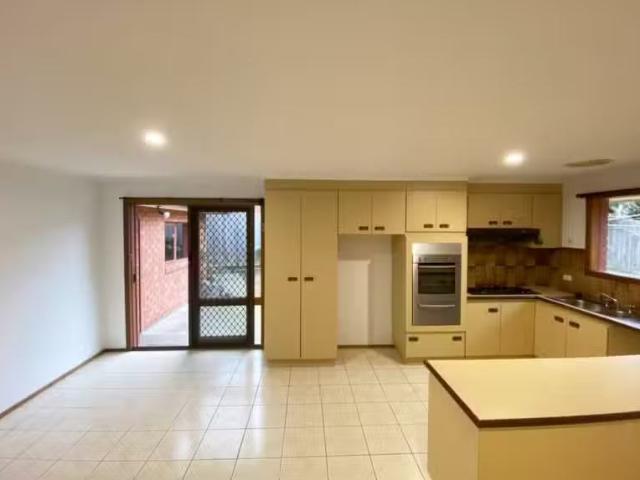 Unique 2 The Glade, Viewbank VIC 3084 House For Lease