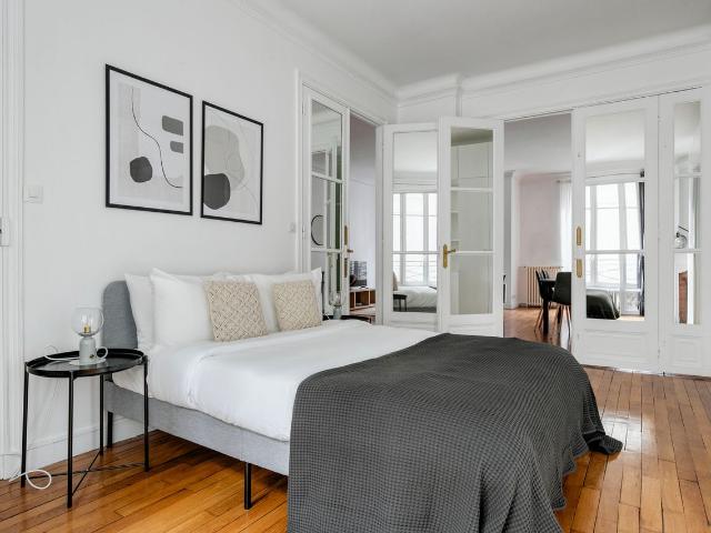 Charming 2BR Apartment in Vibrant Porte Dauphine, Paris Amsterdam Apartments for Rent