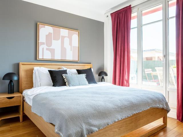 Charming 2BR Apartment with Balcony in Paris, Paris Amsterdam Apartments for Rent