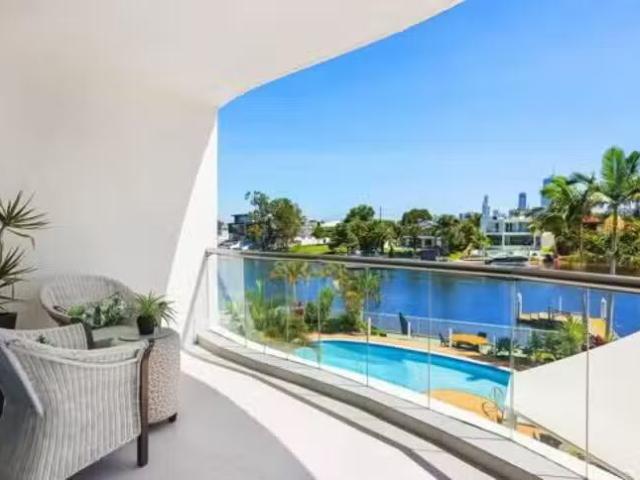 Just in! 2E/11 Eady Avenue, Broadbeach Waters, QLD 4218