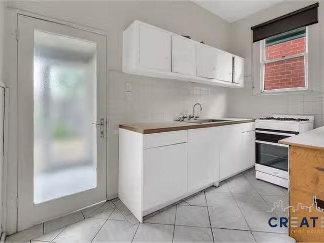 Cozy 33 Ballarat Road, Maidstone, VIC 3012