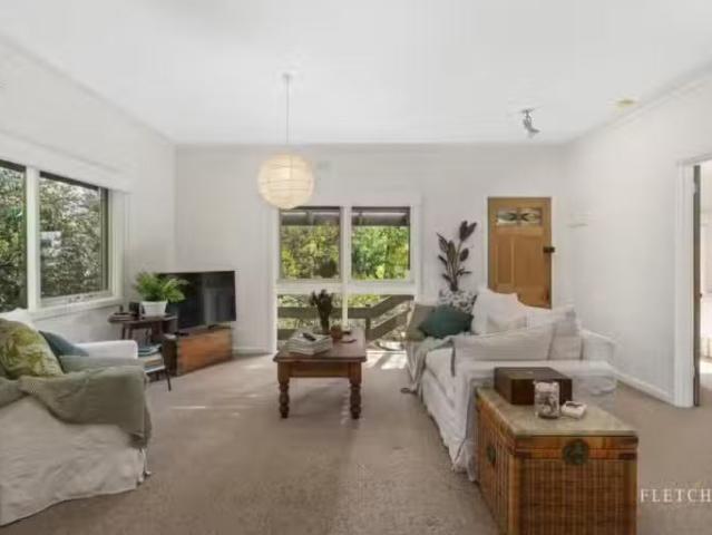Nice 33 Bridgeford Avenue, Blackburn North VIC 3130 House Au.
