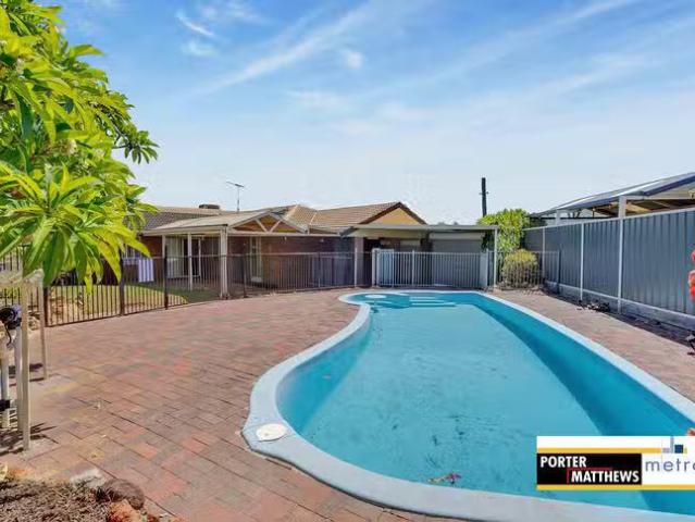 Cheap 33 Cantua Way, Forrestfield, WA 6058
