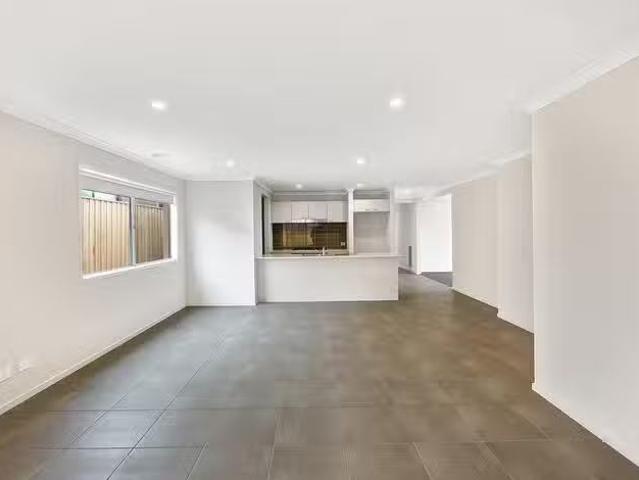 For Rent! 33 Journey Crescent, Mount Duneed, VIC 3217