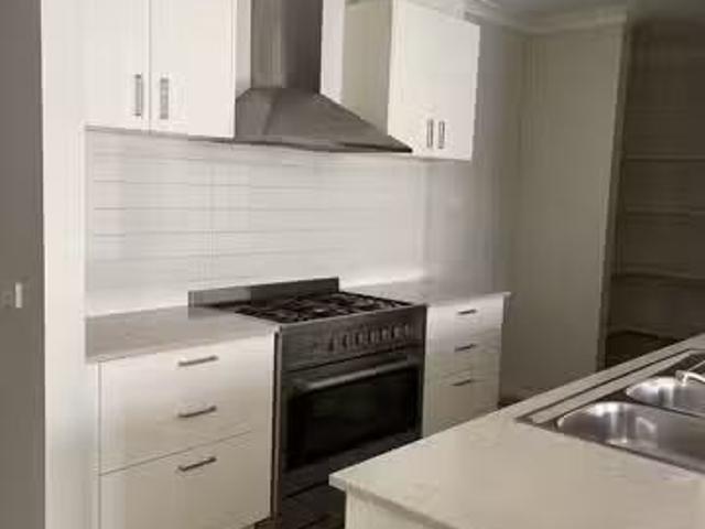 Cheap 33 Recreation Street, ROXBURGH PARK, VIC 3064 House fo.