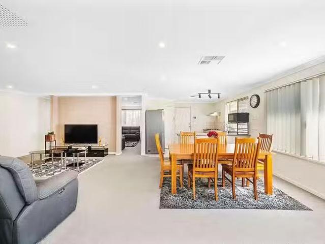 New 33 St John Road, Wattle Grove, WA 6107