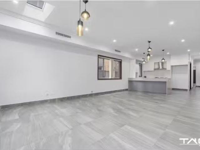 Cheap 33C Wisdom Street, GUILDFORD WEST Townhouse for rent Li.