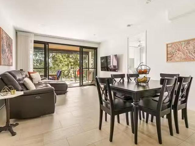 Cozy 302/191 Clarence Road, Indooroopilly, QLD 4068