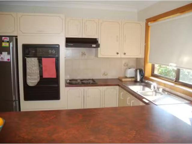 Nice 30 Ferntree Drive, Bomaderry House for rent Listed by Ch.