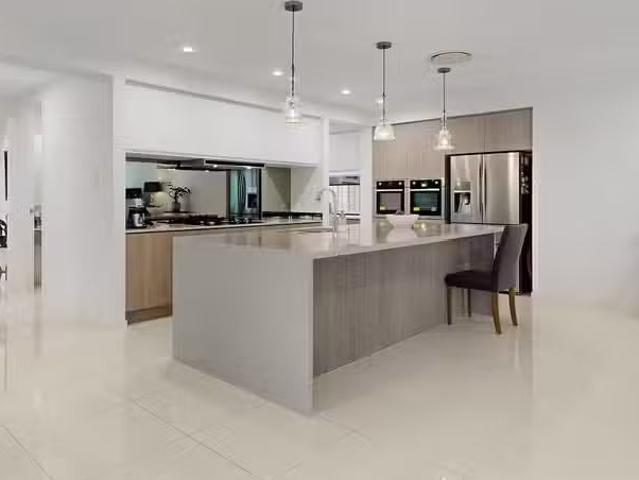 Deal! 30 Flinders Street, UPPER KEDRON, QLD 4055 House for R.