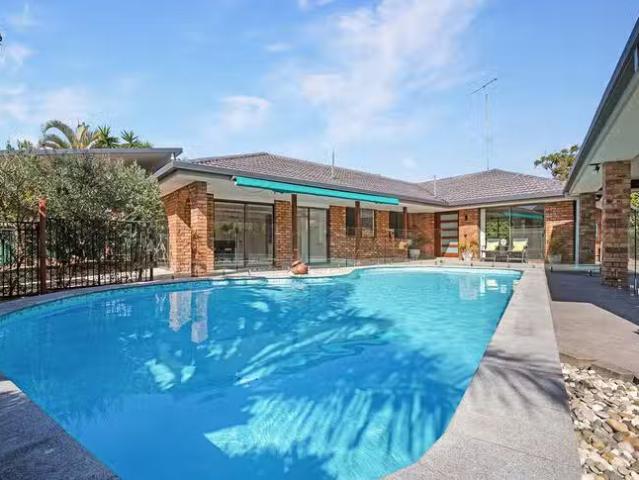 For Rent! 30 Intrepid Drive, Mermaid Waters, QLD 4218