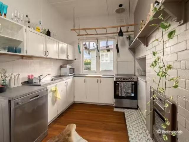 Nice 30 Newton Street, Armidale House for rent Listed by Prop.