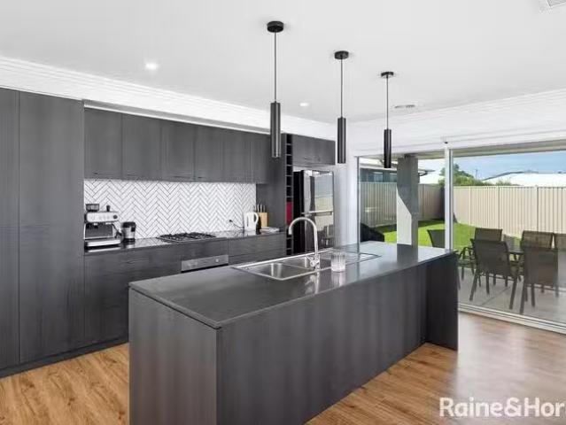 Just in! 3/12 Beetson Street, Boorooma, NSW 2650