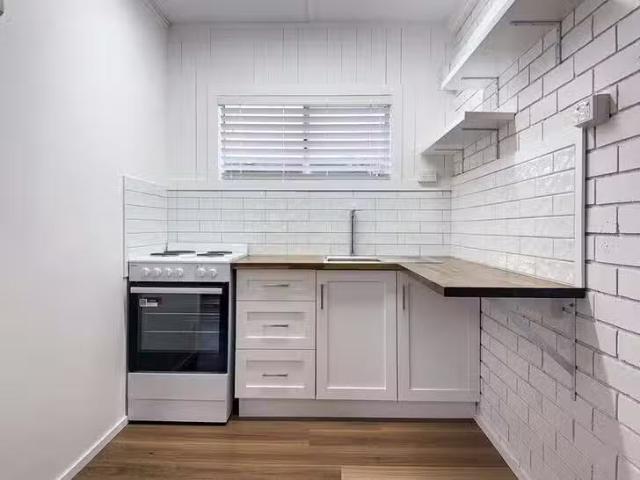 Unique 3/12 Esk Street, Crows Nest, QLD 4355