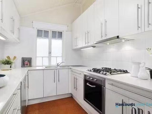 Deal! 312 Wynnum Road, Norman Park, QLD 4170