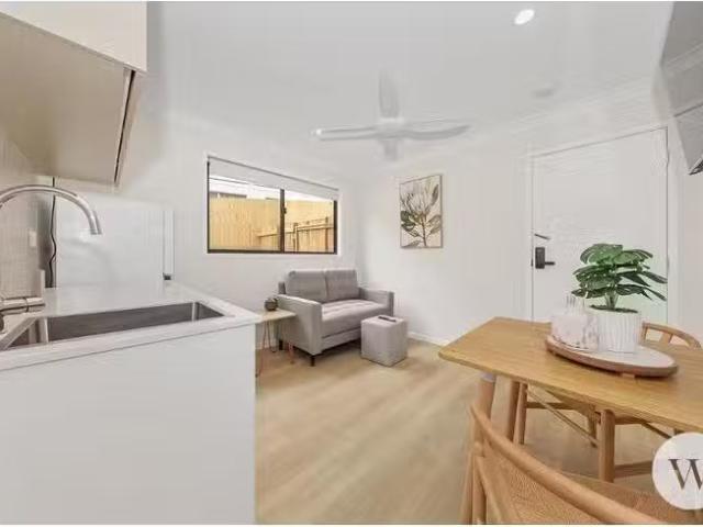 Cozy 3/131 Creek Road, Mount Gravatt East, QLD 4122