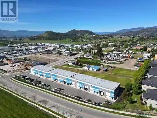 Nice 3196 Appaloosa Road Unit# 103, Kelowna, BC, V1V 2G9 com.