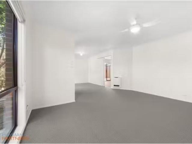 Unique 31 Wyselaskie Circuit, Kambah House for rent Listed by.