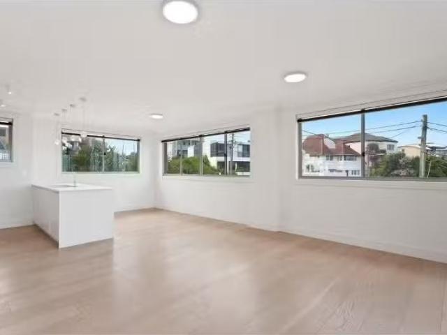 Unique 3/1 Gaerloch Avenue, TAMARAMA Apartment for rent Liste.