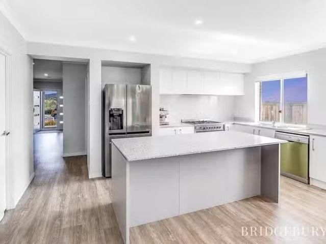 Rental! 31 Greentree Street, Narangba, QLD 4504