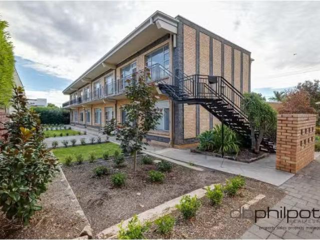 New 3/1A Close Street, Rose Park House for rent Listed by Tay.