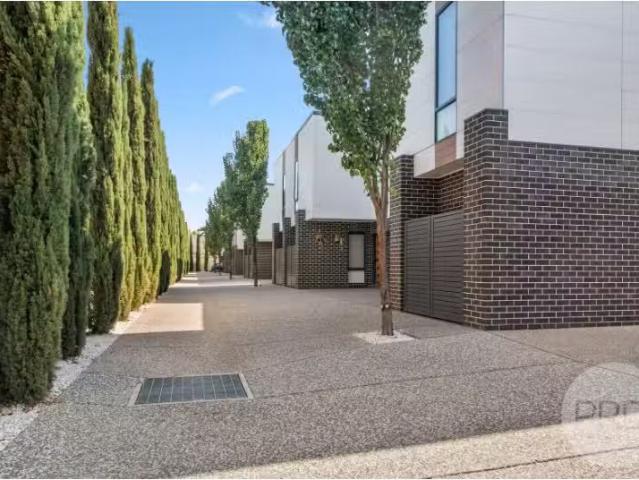 Rental! 3/210 Fitzmaurice St, Wagga Wagga Townhouse for rent.