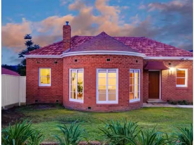 Unique 322 Borella Road, EAST ALBURY House for rent Listed by.