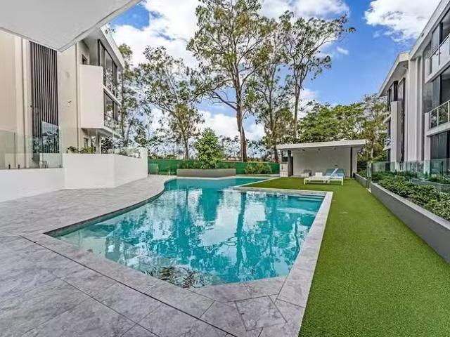 Charming 32/30 Careel Close, Helensvale, QLD 4212