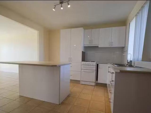 New 3/24 Halls Head Parade, Halls Head, WA 6210