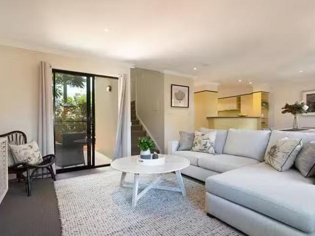 For Rent! 3/24 Manchester Terrace, Taringa, QLD 4068