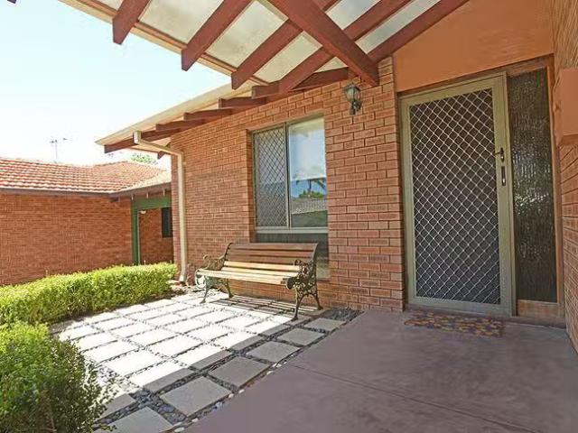 Just in! 3/25 Bristol Avenue, Bicton, WA 6157