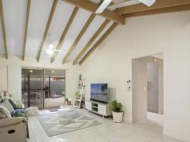 Cozy 32 Thompson Street, Biggera Waters, QLD 4216