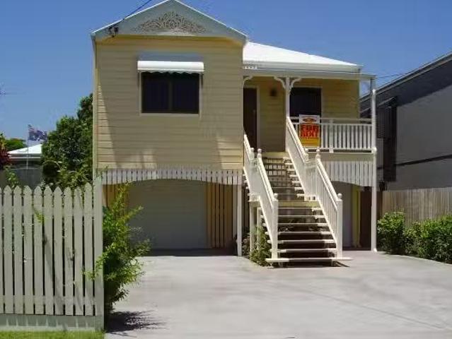 Charming 32 Carnation Road, Manly West QLD 4179