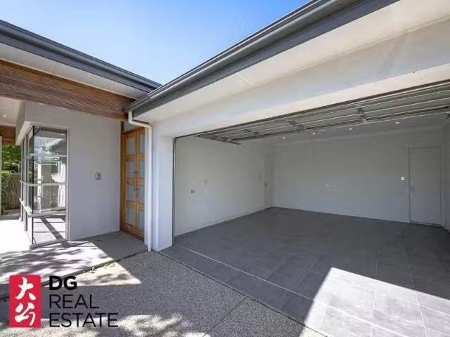 Unique 32 Dulwich Avenue, DULWICH House for rent Listed by Al.