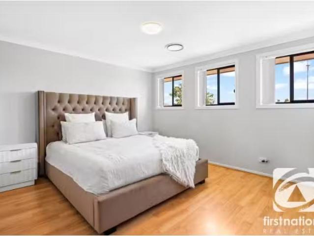 Unique 32 Holden Drive, Oran Park House for rent Listed by Pr.