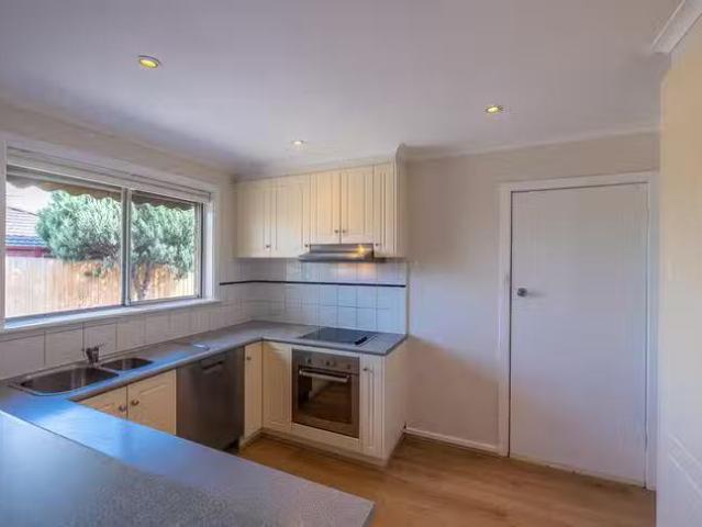 Deal! 3/2 Kelly Street, Chadstone, VIC 3148