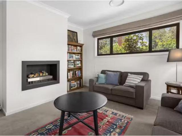 Unique 32 Mc Kinlay Street, Narrabundah House for rent Listed.