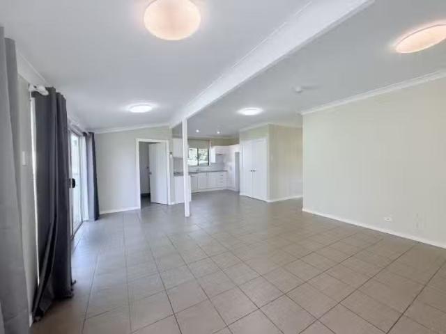 New 32 Merlin Street, THE OAKS House for rent Listed by Jessi.