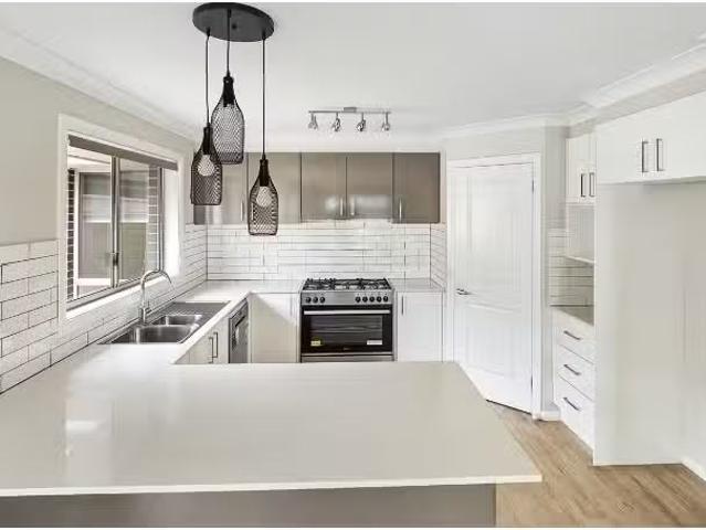 Just in! 32 Sunbright Road, Kelso House for rent Listed by Pr.